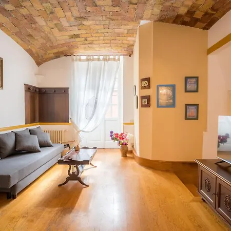 The British Corner, Cozy Loft With Garden 10 Min From Center