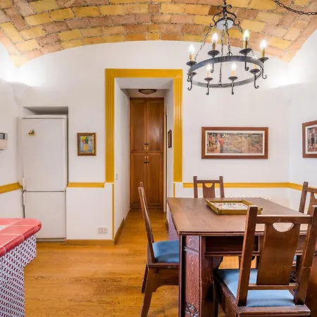 The British Corner, Cozy Loft With Garden 10 Min From Center *