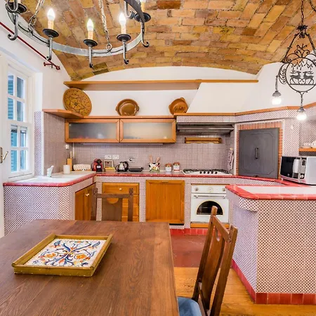 The British Corner, Cozy Loft With Garden 10 Min From Center