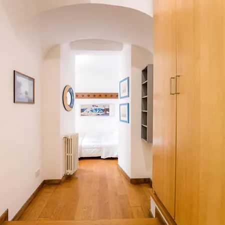 The British Corner, Cozy Loft With Garden 10 Min From Center Apartment