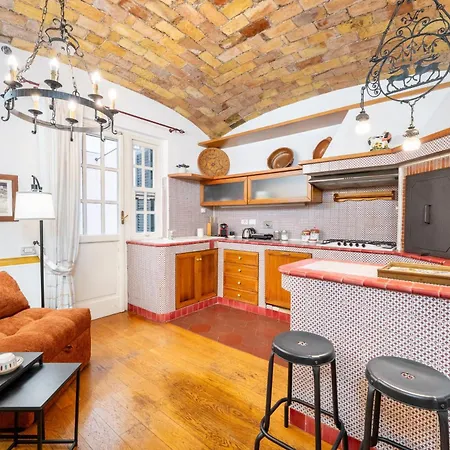 Apartment The British Corner, Cozy Loft With Garden 10 Min From Center *